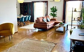 Seaview Penthouse On The Square