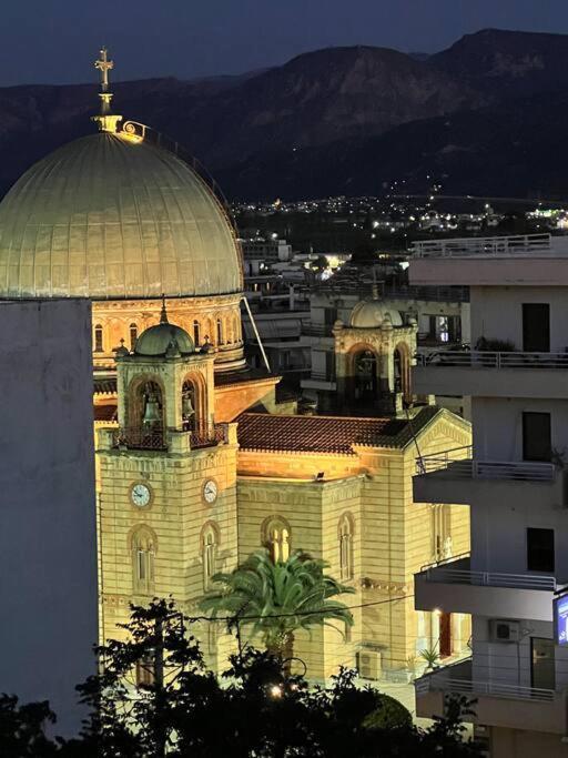 Seaview Penthouse On The Square Διαμέρισμα Αίγιο Εξωτερικό φωτογραφία