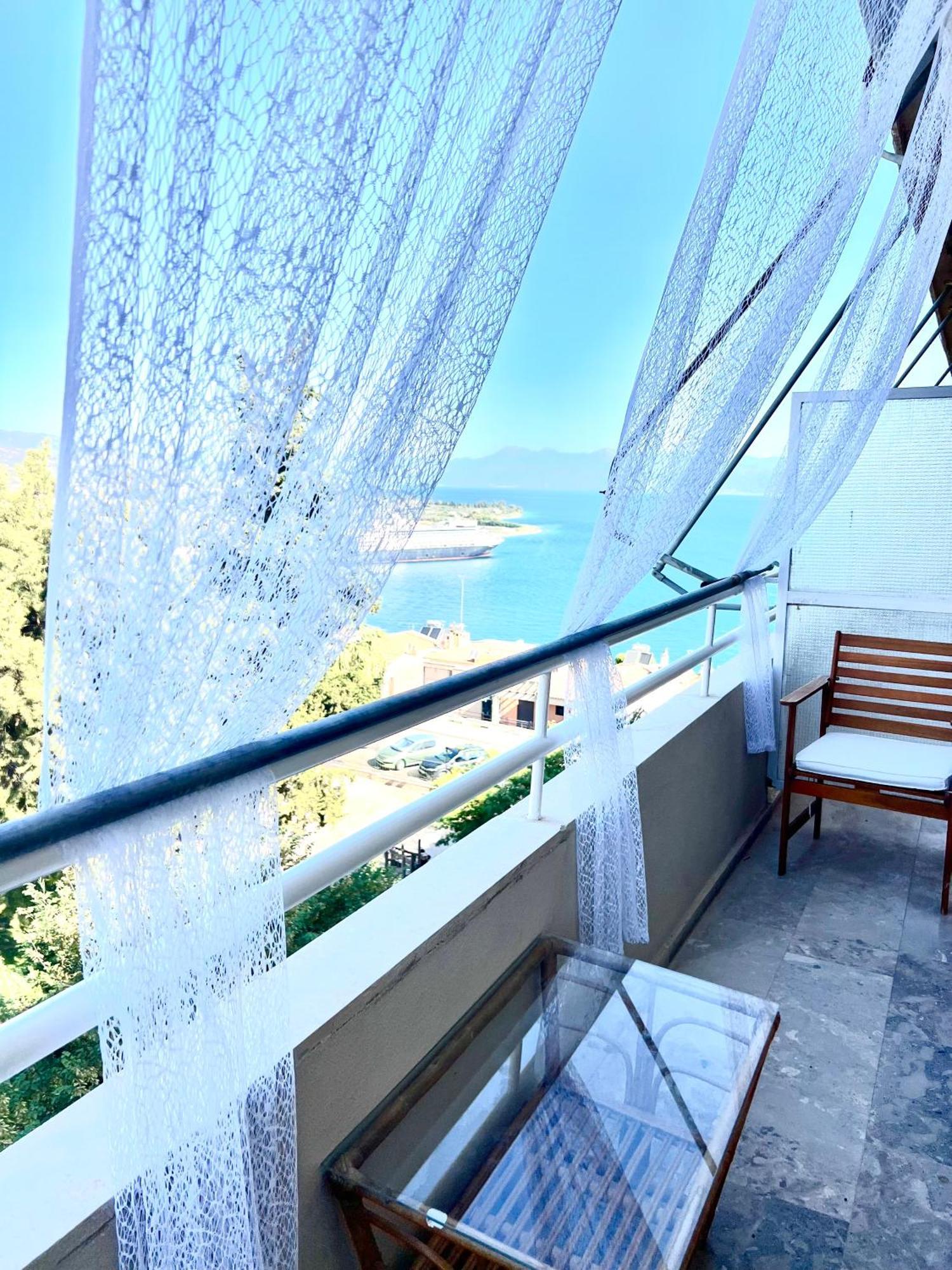 Seaview Penthouse On The Square Διαμέρισμα Αίγιο Εξωτερικό φωτογραφία