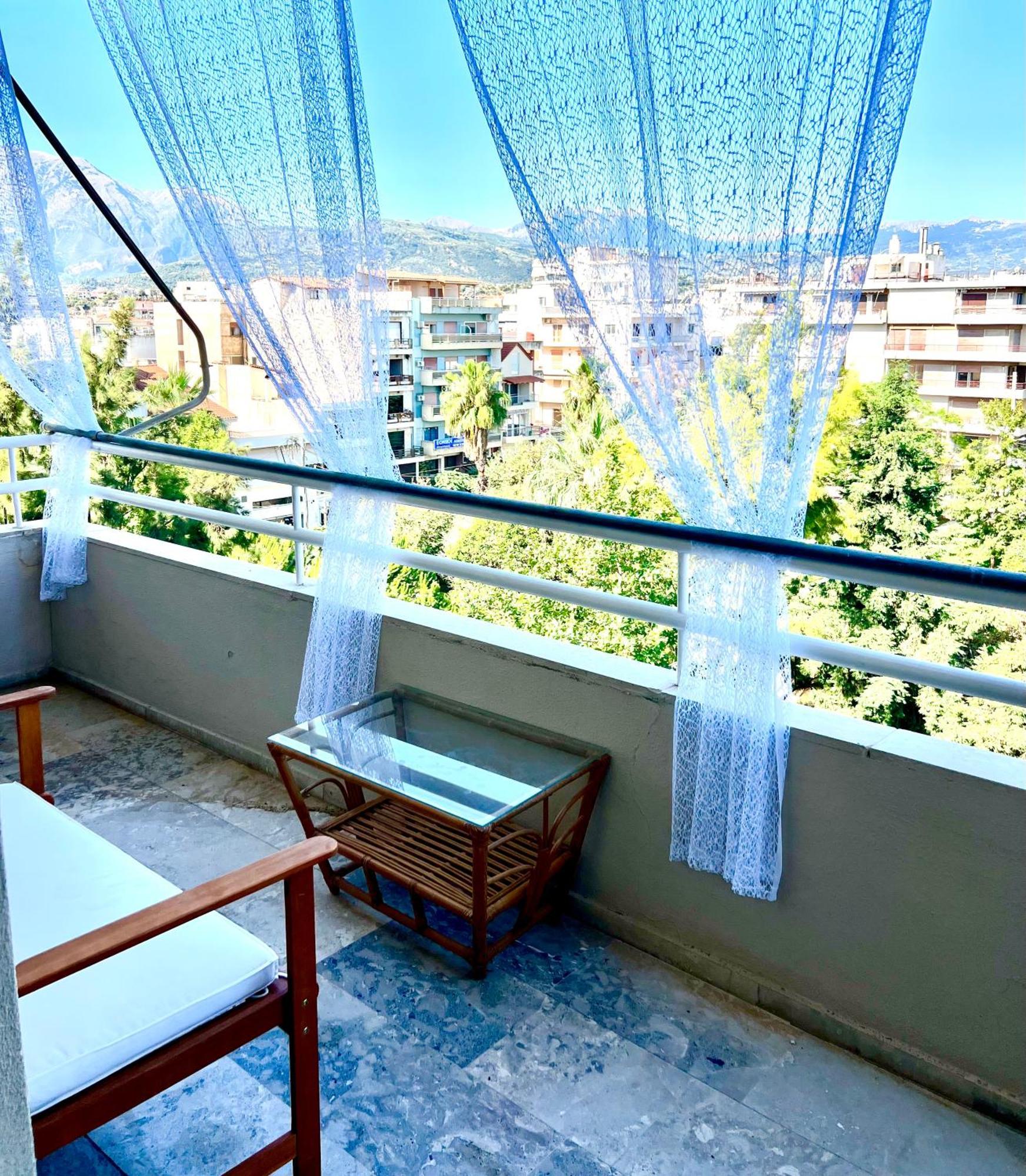 Seaview Penthouse On The Square Διαμέρισμα Αίγιο Εξωτερικό φωτογραφία